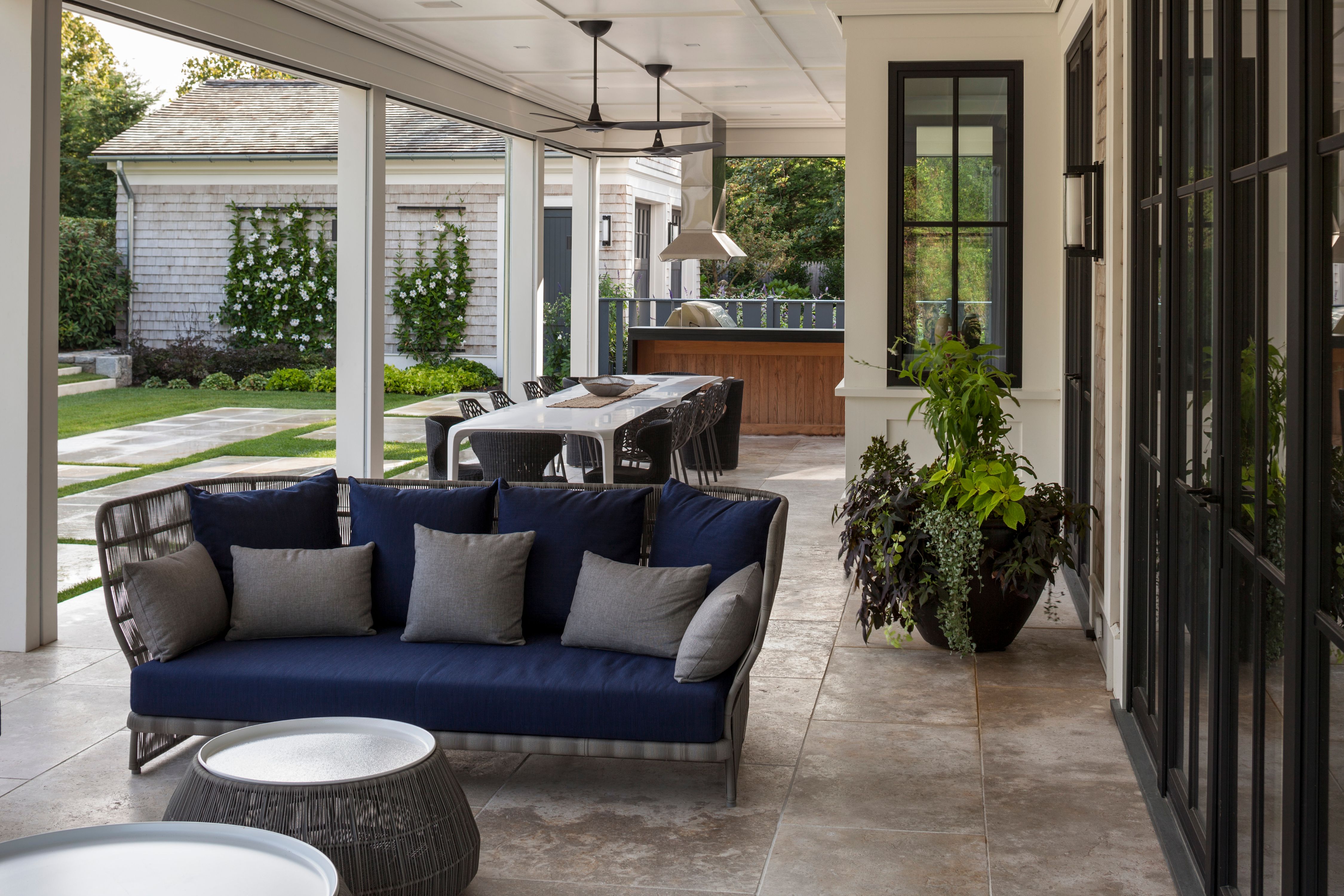 A Sophisticated Southampton Beach House Devore Associates Landscape